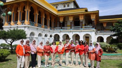 Ketua Korcab I DJA I Antar Keberangkatan Ketua Cabang 4 Gabungan Jalasenastri Mabesal