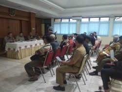 Bhabinkamtibmas Menteng Menghadiri Kegiatan Sosialisasi Penataan Kawasan Kepada Pedagang Kaki Lima