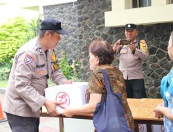 Sambut Hari Bhayangkara Ke-78,Gelar Bakti Sosial Secara Serentak di Warga Masyarakat Jalan Agus Salim