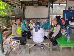 Patroli Dialogis Unit Sabhara Sampaikan Imbauan Kamtibmas Ke Ibu Ibu PKK.