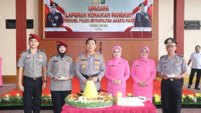 Kapolres Metro Jakarta Pusat Pimpin Upacara Korp Rapot Kenaikan Pangkat.