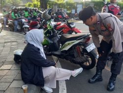 Pengabdian Aipda Mulyanto Terhadap Korban Kecelakaan.