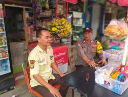Sambang Dialogis Bhabinkamtibmas Kelurahan Galur Ke Pasar Tradisional.
