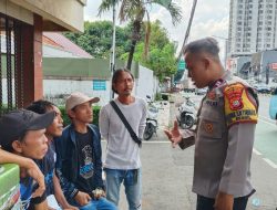 Bhabinkamtibmas Patroli Dialogis Dan Sambangi Juru Parkir.