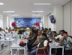 Kapolres Metro Jakarta Pusat Nobar Pagelaran Wayang Kulit Dengan Lakon,Tumurune Wiji Sejati.