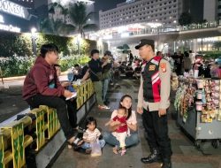 Sat Binmas Polres Metro Jakarta Pusat Imbau Warga Agar Segera Pulang.