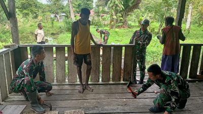 Gotong Royong Satgas TNI Perbaiki Sekolah Rimba Disambut Antusias Warga Mumugu
