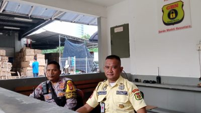Bhabinkamtibmas Kelurahan Gunung Sahari Selatan Melaksanakan Kegiatan Sambang Dan Patroli Dialogis