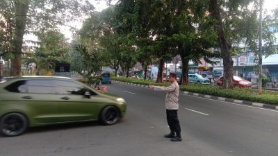 Unit Samapta Polsek Kemayoran Melaksanakan Pengaturan Lalu Lintas