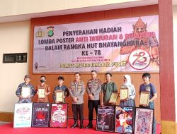 Semarak HUT Bhayangkara ke-78, Kapolrestro Jakpus Serahkan Hadiah Pemenang Lomba Poster.