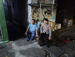 Adi Sumarmo Anggota Patroli Polsek Johar Baru Patroli Dialogis Berikan Imbauan Kepada Warga