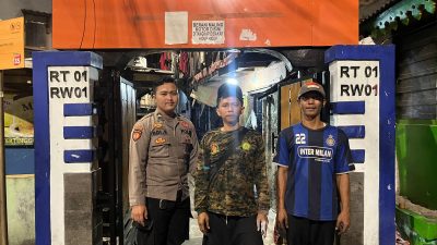 Adi Sumarmo Anggota Patroli Polsek Johar Baru Patroli Dialogis Berikan Imbauan Kepada Warga