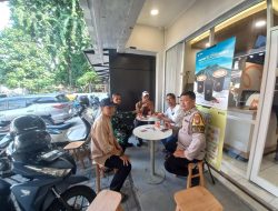 Bhabinkamtibmas Dan Babinsa Kelurahan Kebon Kacang Bersama Ketua RW Membahas Situasi Kamtibmas Di Wilayah