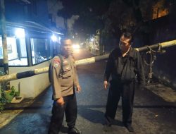 Bhabinkamtibmas Kelurahan Bendungan Hilir Kunjungi Poskamling Malam Hari RW 06