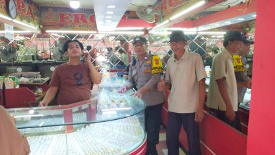 Bhabinkamtibmas Galur, Sambang Wilayah Berikan Imbauan Kamtibmas Kepada Karyawan Toko Emas