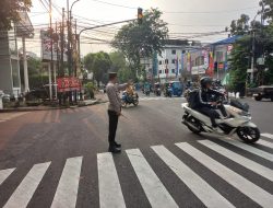 Pengaturan Lalu Lintas Pagi Hari Kapolsubsektor Kayu Awet Polsek Johar Baru