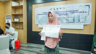 Proses Pembayaran Transparan, Warga Terdampak Tol Wiyoto Wiyono Bahagia Terima Ganti Rugi