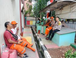Bhabinkamtibmas Kelurahan Kebon Kosong Melaksanakan Kegiatan Sambang Dan Patroli Dialogis