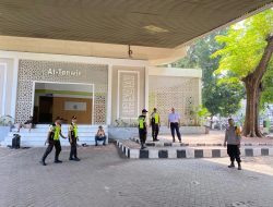 Berikan Keamanan Penumpang, Anggota Polsubsektor Monas Timur Sambangi Stasiun Kereta Api