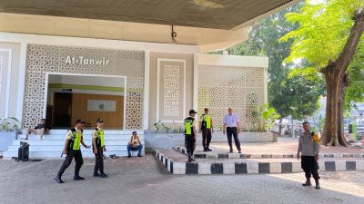 Berikan Keamanan Penumpang, Anggota Polsubsektor Monas Timur Sambangi Stasiun Kereta Api