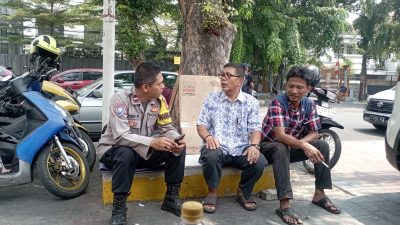 Sambangi Warga, Binmas Petojo Utara Sampaikan Pesan Kamtibmas