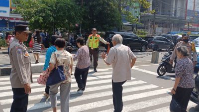 Ciptakan Rasa Aman, Anggota Polsek Metro Gambir Laksanakan Monitoring Ibadah Gereja Minggu