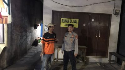 Unit Patroli Polsek Johar Baru Briptu Argo Ryantama Patroli Dialogis Pagi Hari Berikan Imbauan Kepada Warga