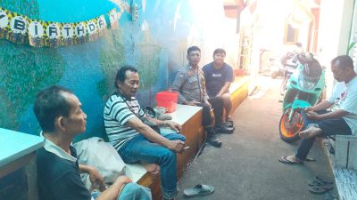 Patroli Dialogis Bhabinkamtibmas Galur Sambang Ke Tokoh Masyarakat dan Warga