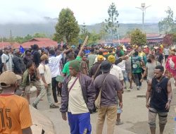 Oksibil Memanas..Paslon TEDU Dihadang Masa Simpatisan Golkar Saat Menuju KPU Pegunungan Bintang