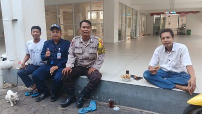 Bhabinkamtibmas Kelurahan Serdang Melakukan Kegiatan Sambang dan Patroli Dialogis