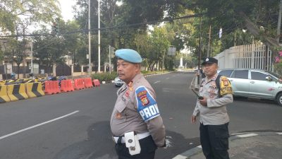 AKP H. Kardiyana dan Aiptu Kamidi Melaksanakan Gatur Lalin Pagi Hari, Menteng Jakarta Pusat