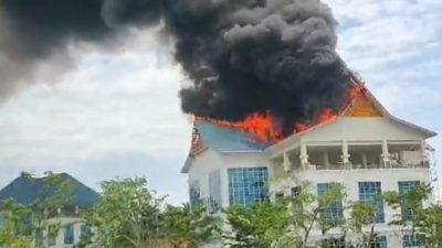 Gedung Perkantoran Tenayan Raya Terbakar, Satu unit Mobil Dishub Hangus