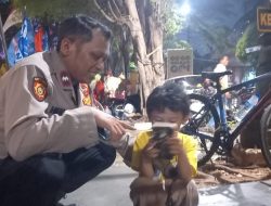Pelayanan Personil Patmor Berikan Imbauan Humanis Anak Bermain Handphone