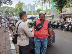 Patroli 1041 Membantu Warga Pelayanan Ke Tempat Pemakaman