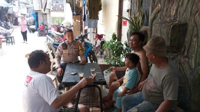 Bhabinkamtibmas Kelurahan Kebon Kosong Melaksanakan Kegiatan Sambang dan Patroli Dialogis