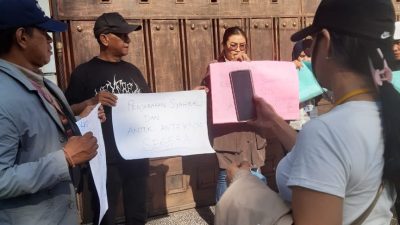 SMN Diduga Rampok dan Rampas Saham Milik Paulus Didemo Massa