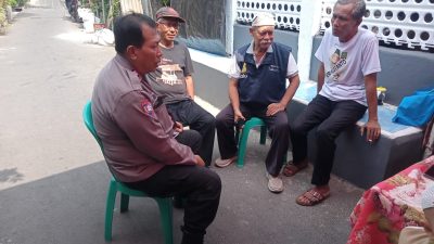 Bhabinkamtibmas Kelurahan Harapan Mulia melaksanakan kegiatan Sambang dan Patroli Dialogis