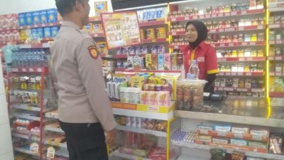 Jelang Pilkada, Kapolsubsektor Galur Patroli Dialogis dan Sambang Alfamart, Antisipasi Gangguan Kamtibmas