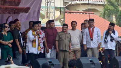 Sambangi Warga Jakarta’ Ridwan Kamil Sapa Warga Meruya Utara di Pagelaran Lenong Betawi