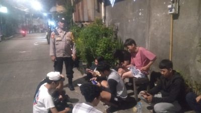 Antisipasi Tawuran, Kapolsubsektor Galur Bubarkan Anak-anak Remaja Yang Nongkrong Tengah Malam
