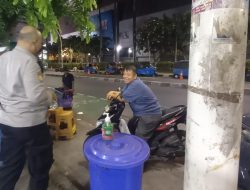 Kateam Patmor Bersama Personil Patko 1042 Patroli Menyampaikan Imbauan Humanis Kepada Pedagang Soto Ciptakan Pilkada Aman dan Damai