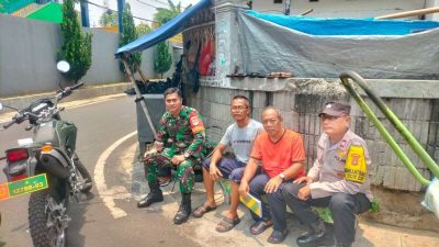 Sinergitas TNI-Polri, Bhabinkamtibmas Dan Babinsa Johar Baru Patroli Kewilayahan Pastikan Tahapan Pilkada Aman dan Damai