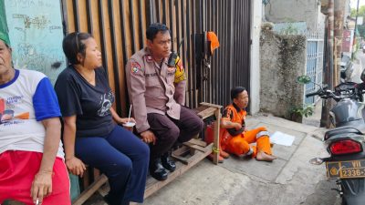 Bhabinkamtibmas Kelurahan Kemayoran Melaksanakan Kegiatan Patroli dan Sambang Dialogis