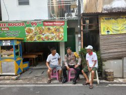 Aggota Polsubsektor Roxy Polsek Metro Gambir sambangi pemukiman warga Duripulo