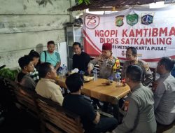 Kapolsektro Tanah Abang Ngopi Kamtibmas Bareng Warga Di Pos Satkamling RW 02 Kelurahan Kampung Bali Bahas Kamtibmas Menjelang Pilkada
