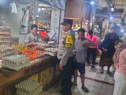 Patroli Wilayah Pagi Hari Bhabinkamtibmas Galur Pengecekan Ketahanan Pangan Di Pasar Gembrong Lokbin Abdul Gani