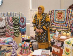 Persit PCBS Pusterad Tampilkan Kreasi Rajut