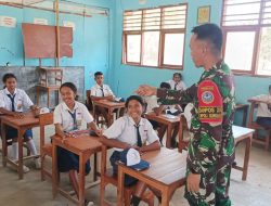 Satgas Pamtas RI-RDTL Yonarhanud 15/DBY Berperan Aktif sebagai Tenaga Pendidik di SMP Negeri Satu Atap Taloi