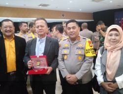 Mewakili PWI Jaya Tubagus Adhi Terima Award dari Kapolda Metro Jaya, Irjen Karyoto Tetap Terima Dikritisi