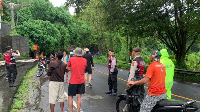 Sat Samapta Polres Gianyar Melaksanakan Patroli Atensi Bencana Alam Tanah Longsor Di Perbatasan Gianyar Dan Klungkung